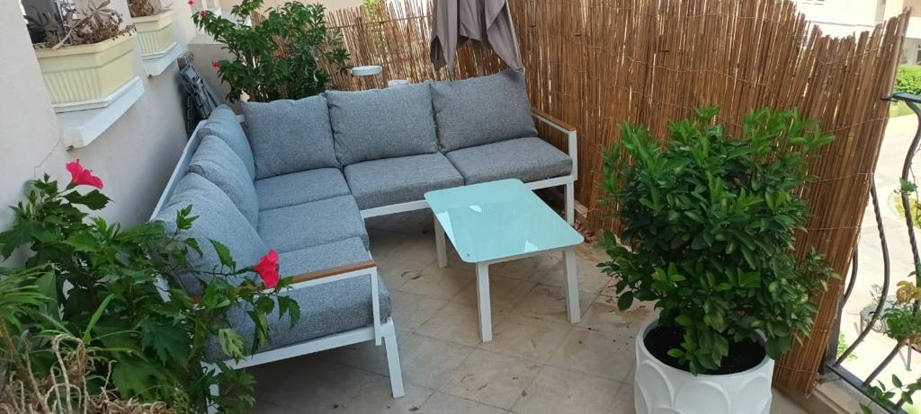 طقم أريكة حديقة خماسي من الألمنيوم من سوين photo review